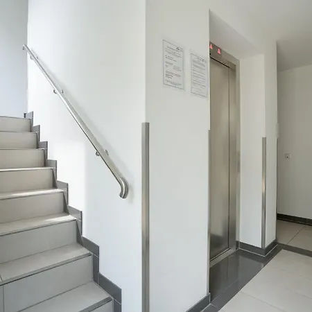 Strandhaeuser Lindenstrasse Grasnelke * Kellenhusen