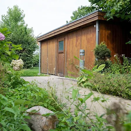 Strandhaeuser Lindenstrasse Grasnelke * Kellenhusen