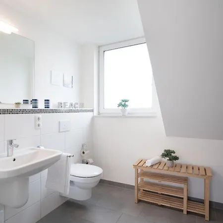Strandhaeuser Lindenstrasse Grasnelke * Kellenhusen