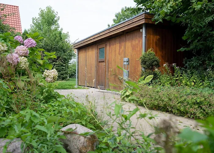 Strandhaeuser Lindenstrasse Grasnelke * Kellenhusen